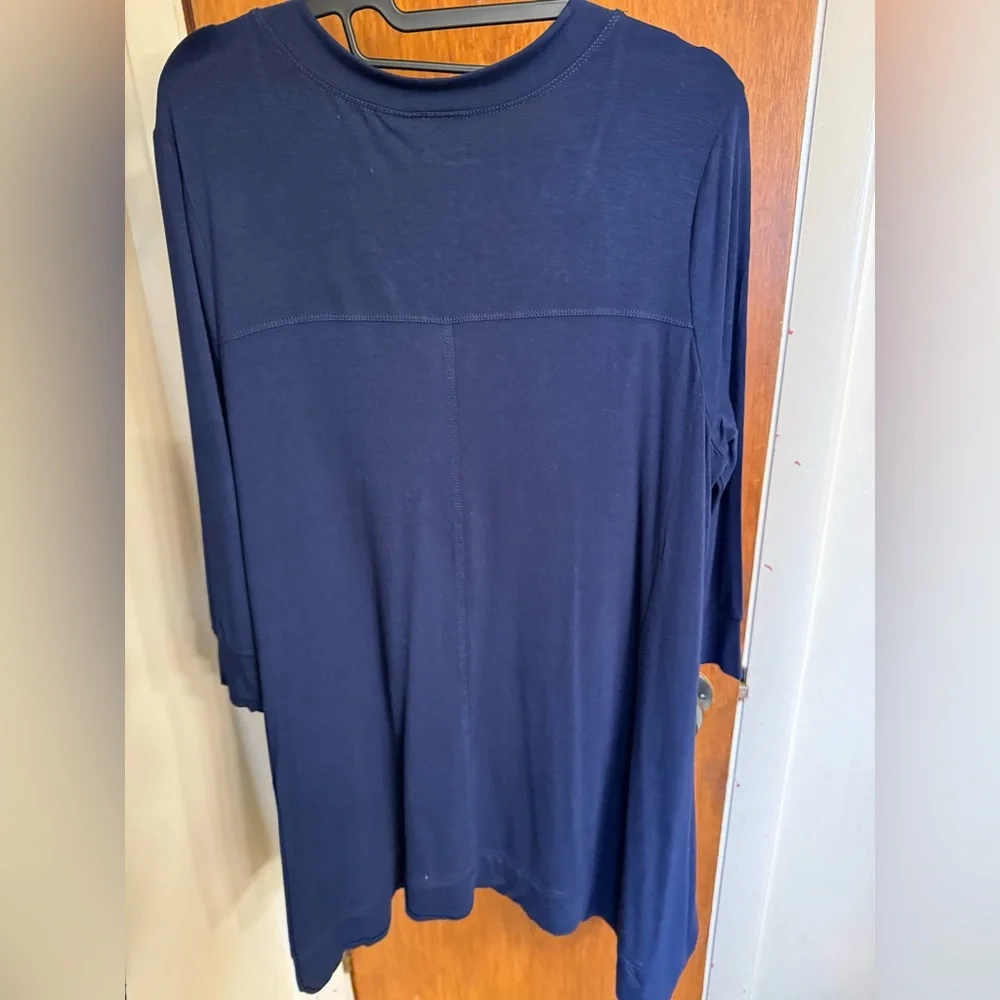 New With Tags, Beautiful Navy Women's Tunic, Size 14, 3/4 Sleeves & V-Neckline - Picture 15 of 17